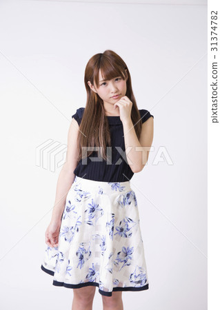 女孩陷入困境 女孩陷入困境 31374782