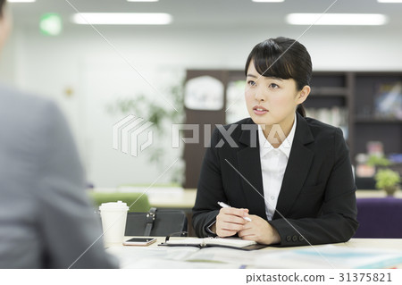 Freshmen women 31375821