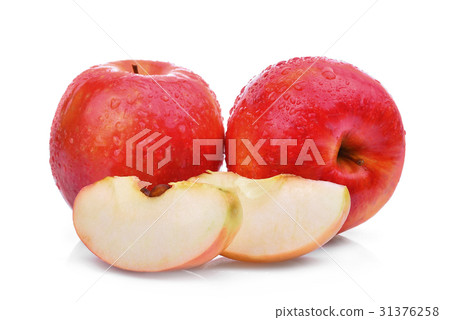 fresh red apples with water drops isolated fresh red apples with water drops isolated 31376258