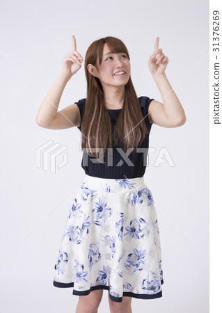 Girls with both hands pointing 31376269