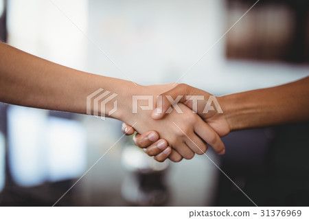 Hands of business people shaking hands in office 31376969