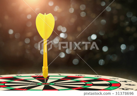 yellow arrow with target of dartboar yellow arrow with target of dartboar 31378696