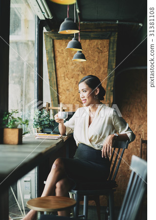Enjoying cup of coffee 31381108