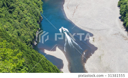 Water jet ship running in the Kitayama River 31381555