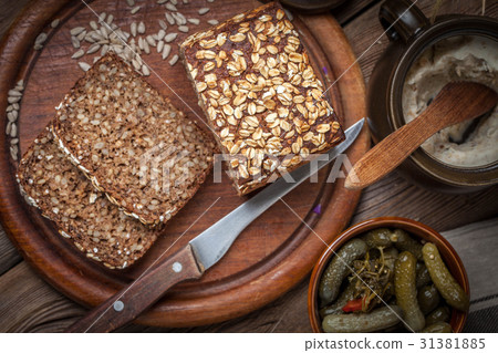 Whole Grain rye bread with seeds. 31381885