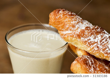 horchata and fartons, typical in Valencia, Spain 31383186