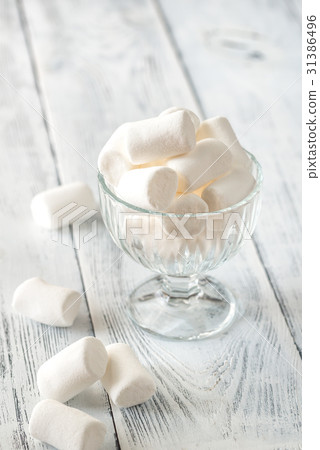 Glass bowl of marshmallows  31386496