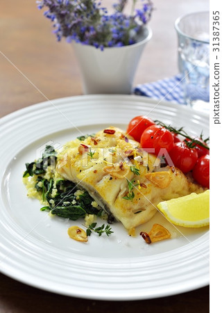 Roasted cod (cod), buttery with lemon and garlic Flavored with bourger wheat and spinach sauteed Roasted cod (cod), buttery with lemon and garlic Flavored with bourger wheat and spinach sauteed 31387365