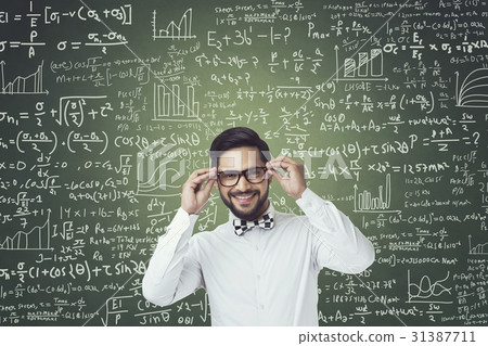 Portrait of businessman with arms crossed 31387711