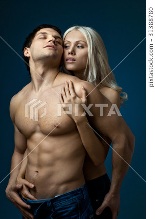 sexy couple 31388780