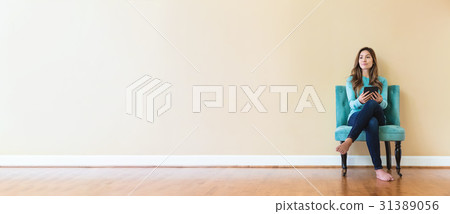 Young latina woman with an e-reader device 31389056