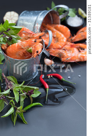 Perfect cooked prawns shrimps with herbs, spices Perfect cooked prawns shrimps with herbs, spices 31389181