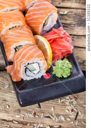 Salmon sushi rolls Salmon sushi rolls 31389322