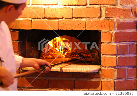 Bake a pizza in a pizza kettle Bake a pizza in a pizza kettle 31390085