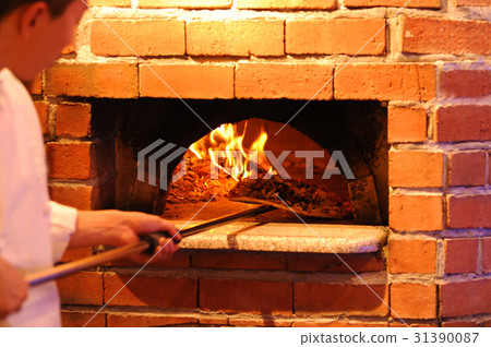 Bake a pizza in a pizza kettle Bake a pizza in a pizza kettle 31390087