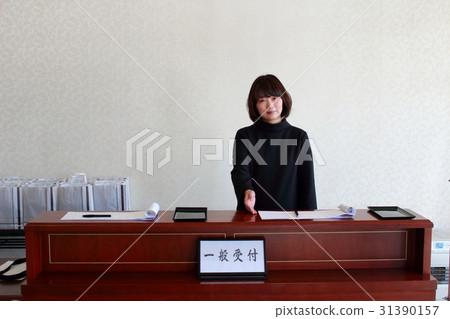 A female receptionist A female receptionist 31390157
