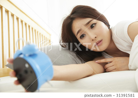 二十多歲的一名年輕女子的日常生活 31391581