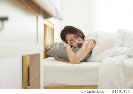 二十多歲的一名年輕女子的日常生活 二十多歲的一名年輕女子的日常生活 31391593