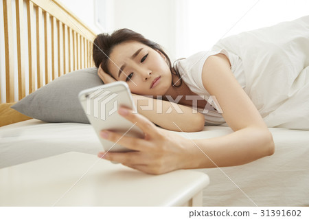 二十多歲的一名年輕女子的日常生活 二十多歲的一名年輕女子的日常生活 31391602