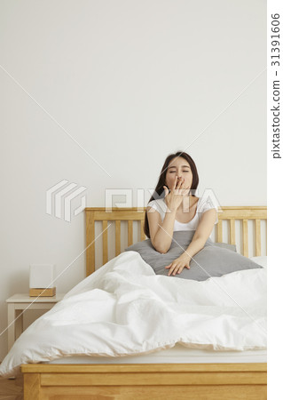 二十多歲的一名年輕女子的日常生活 31391606