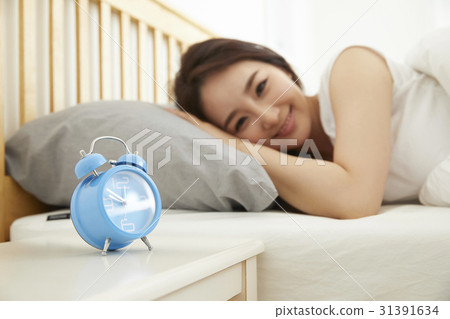 二十多歲的一名年輕女子的日常生活 二十多歲的一名年輕女子的日常生活 31391634