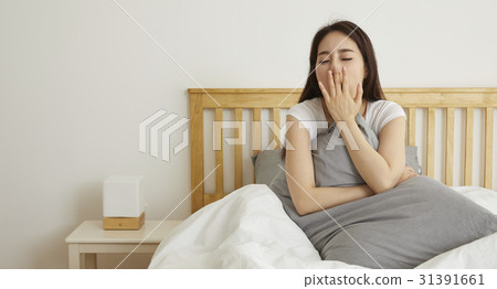 二十多歲的一名年輕女子的日常生活 31391661