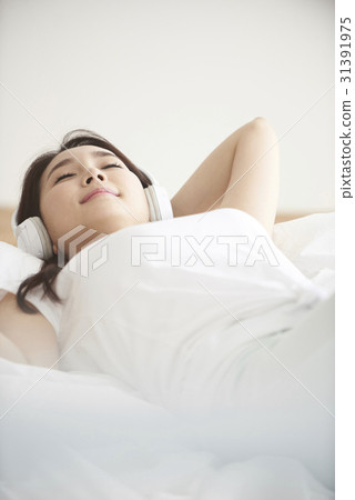 Daily life of a young woman in her twenties Daily life of a young woman in her twenties 31391975