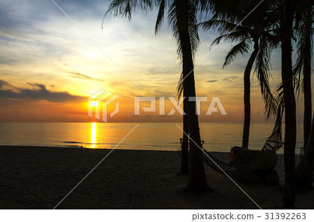 Sunrise and cradle 31392263