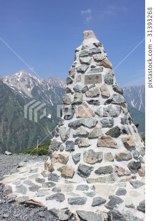 白馬村白馬村一個陽光明媚的初夏第三個科隆建在自然研究道路上,在背景中尋找北阿爾卑斯山白馬Mogigake 白馬村白馬村一個陽光明媚的初夏第三個科隆建在自然研究道路上,在背景中尋找北阿爾卑斯山白馬Mogigake 31393268