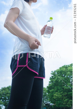 女子運動補水 31393281
