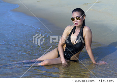 Lady shape pretty swimsuit Lady shape pretty swimsuit 31393369
