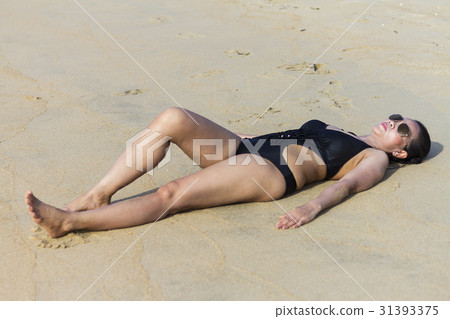 Lady body sexy relax on sand Lady body sexy relax on sand 31393375
