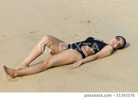 Lady shape sexy relax on sand Lady shape sexy relax on sand 31393376
