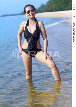 Lady show shape pretty symbol Lady show shape pretty symbol 31393435