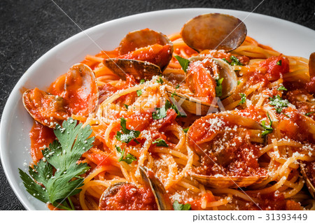 Vongole pasta Spaghetti with clam and tomato 31393449