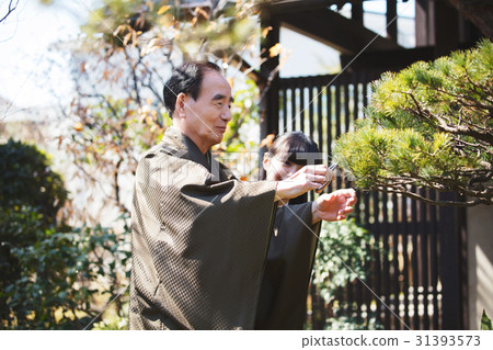 A rich family garden 31393573