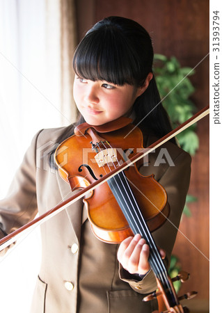 學習豐富的小提琴的女孩 31393794