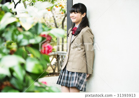 Female student fresh green 31393913