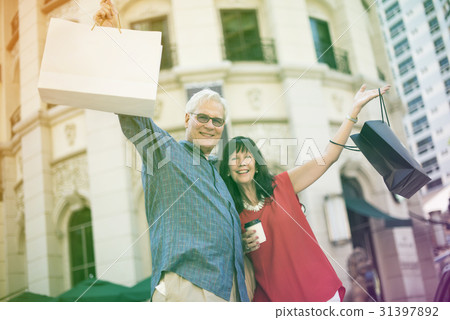 Photo Gradient Style with Mature people going shopping together Photo Gradient Style with Mature people going shopping together 31397892