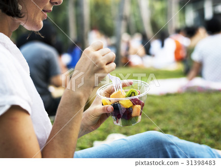 Summer Outdoor Picnic in the Park 31398483