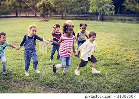 Happiness group of cute and adorable children playing in the par Happiness group of cute and adorable children playing in the par 31398507