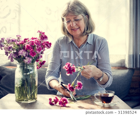 Hobby Lady Mature Flower Arrangement Hobby Lady Mature Flower Arrangement 31398524