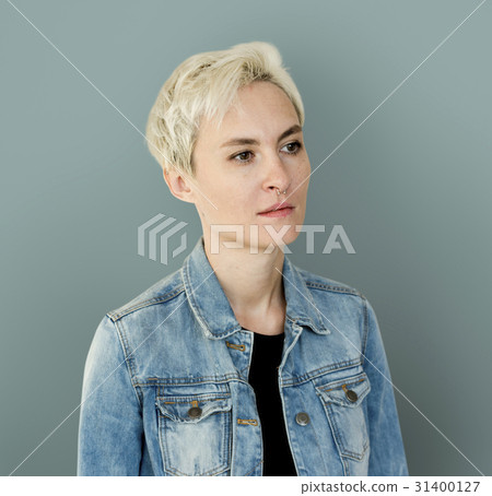 Woman Portrait Face Serious Expression Woman Portrait Face Serious Expression 31400127