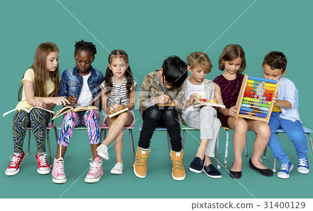 Group of students sitting together study Group of students sitting together study 31400129