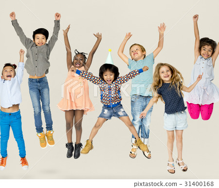 Diverse Group Of Kids Jumping and Having Fun 31400168