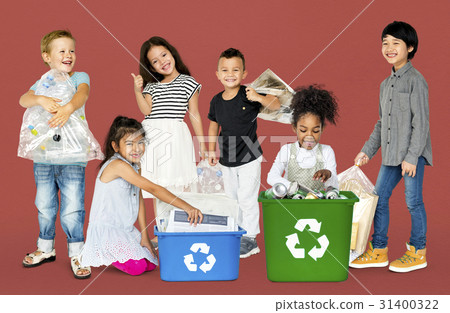 Diverse Group Of Kids Recycling Garbage 31400322