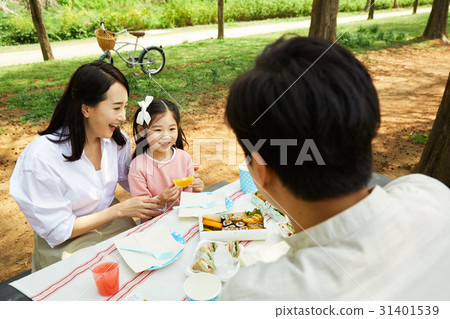 幸福的三口之家 31401539