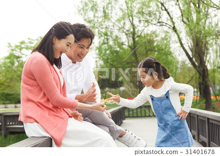 幸福的三口之家 幸福的三口之家 31401678