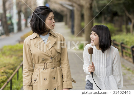 Women's street interview 31402445