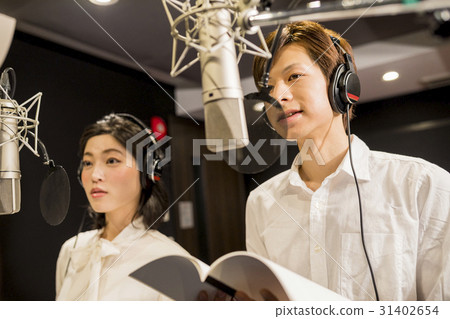 Men and women recording 31402654